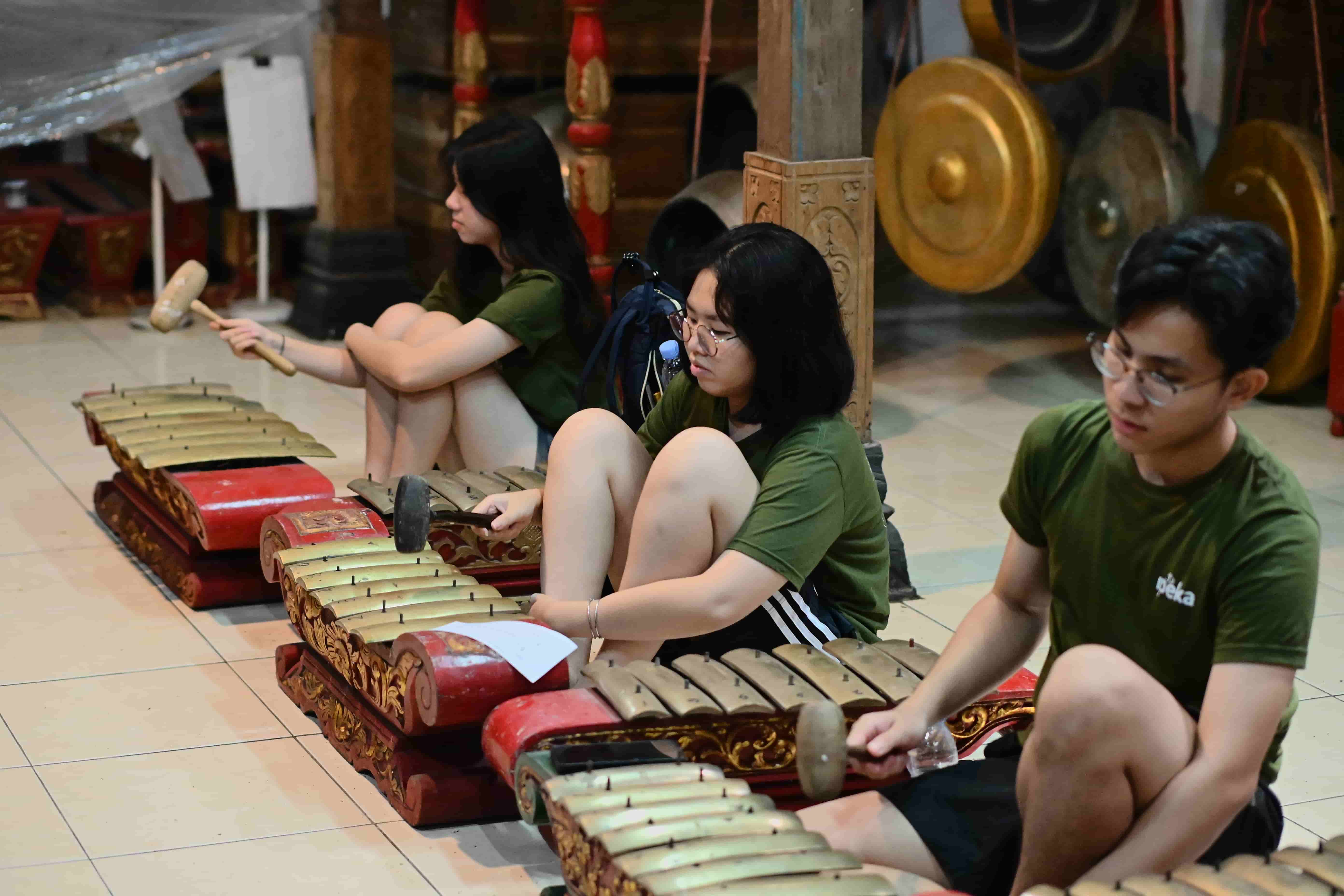 Learning Gamelan & Karawitan